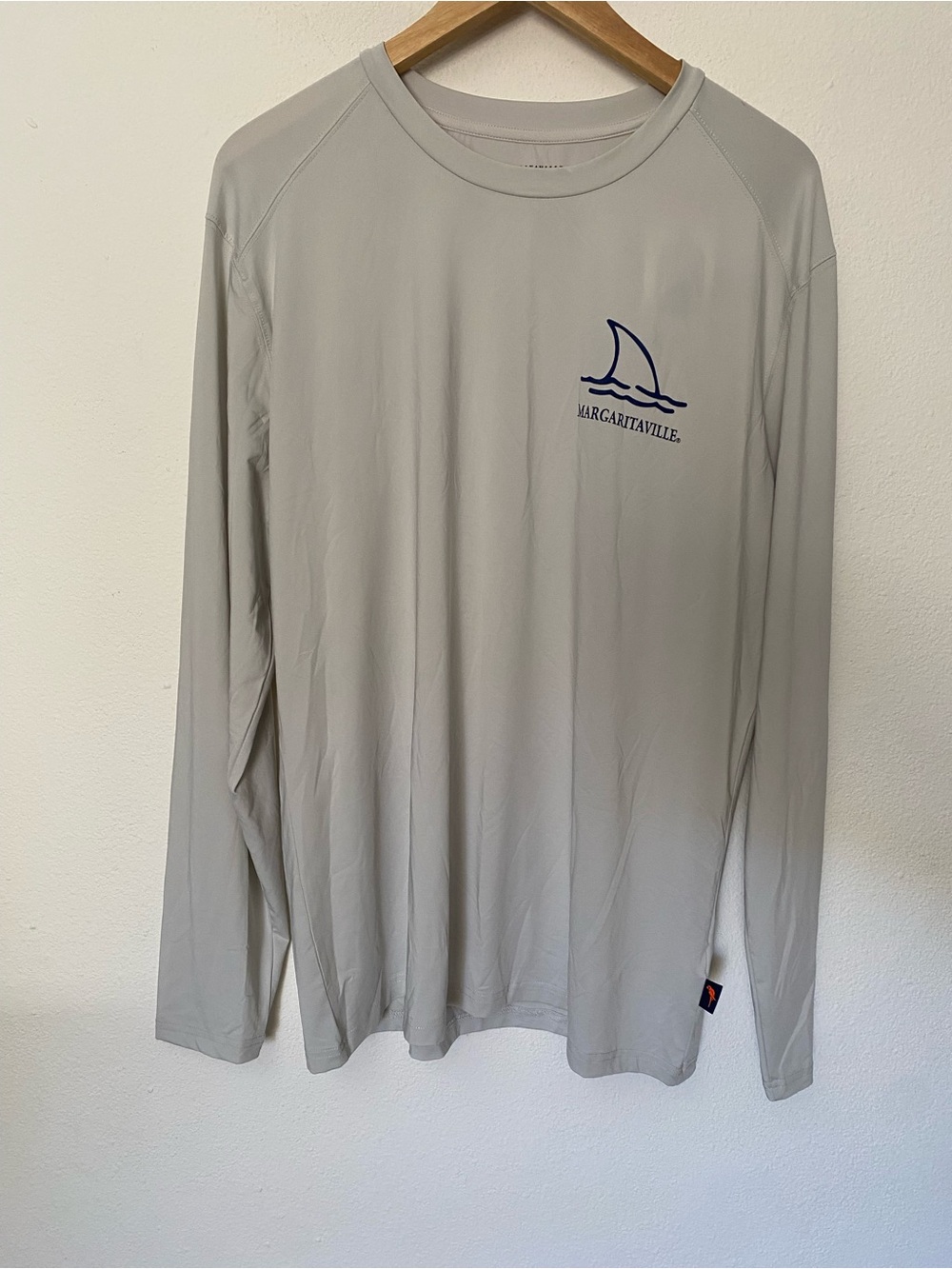 New Margaritaville Island Reserve Light Gray Long Sleeve Performance Tee M Shark